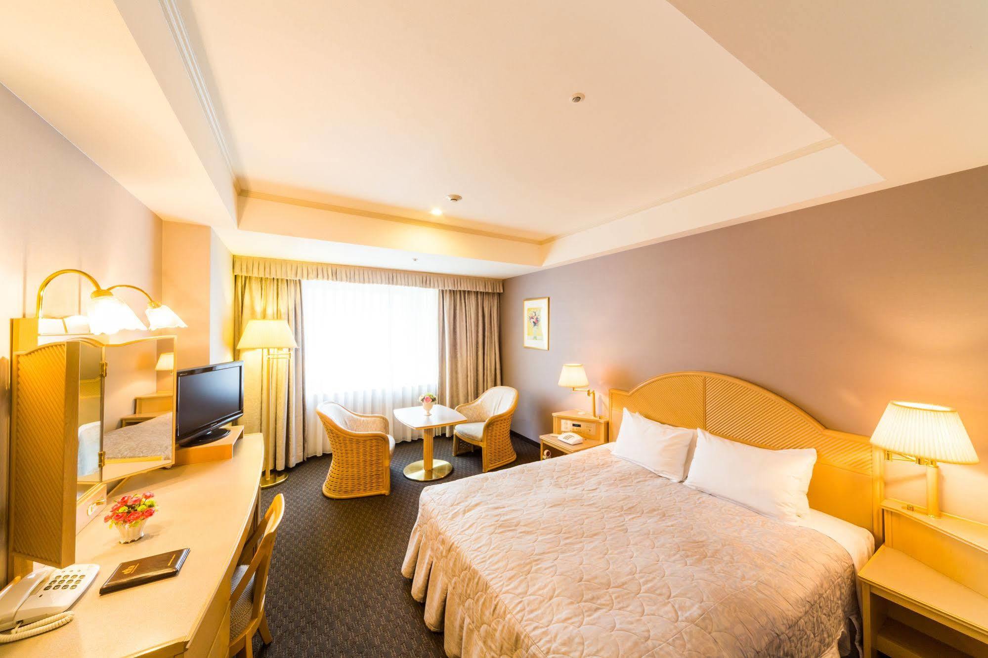 The Crown Palais New Hankyu Kochi מראה חיצוני תמונה